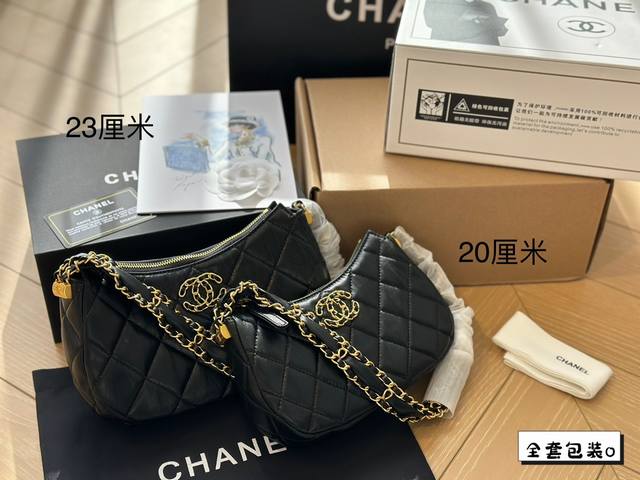 全套包装 Chanel 23K 本季度最值得买的hobo腋下包 Chanel 本季度最值得买的包款 注定是个爆款复古褶皱牛皮皮质 搭配上经典大气的皮穿链双c很有