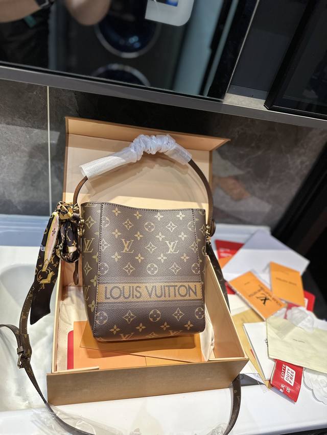 礼盒包装 Lv 中古水桶包 Neonoe 香槟桶系列 对比原版 Lv 路易威登 新款neonoe抽绳水桶包单肩女包louis Vuittonm 22 香槟包诞生