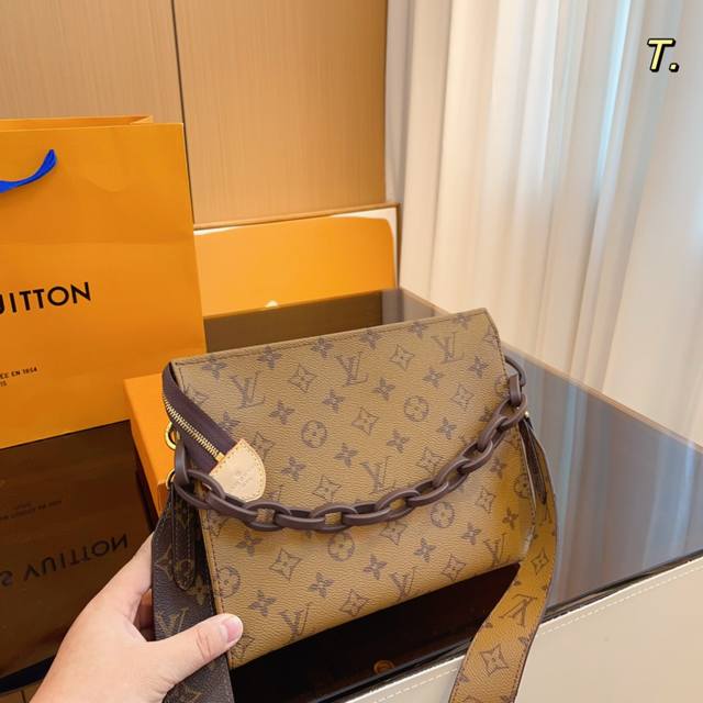 配礼盒 Louis Vuitton 路易威登 Lvdopp Kit 洗漱包 这款化妆包颜值高 可以直接拎出街 尺寸 26*6*20Cm