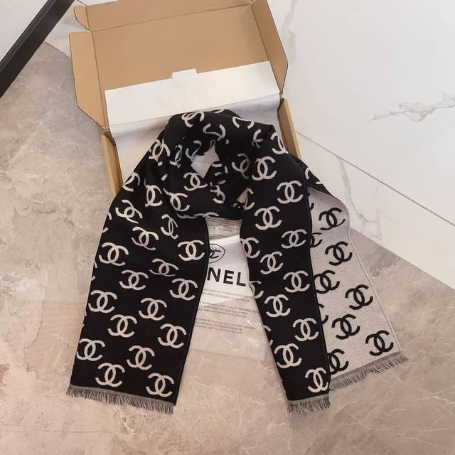 专柜礼盒 5 Chanel羊绒围巾 高品质 艺术感十足 大写的贵气 携带不占地方 围久了也不会累 集美们 还不快冲