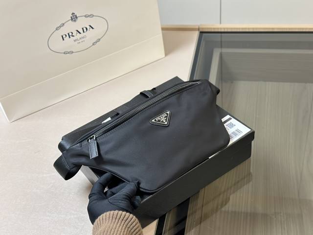 配盒 韩国订单 Size 30 17Cm 普拉达 Hobo尼龙腰包 看到实物真的堪称完美 包装 设计超级方便和舒服