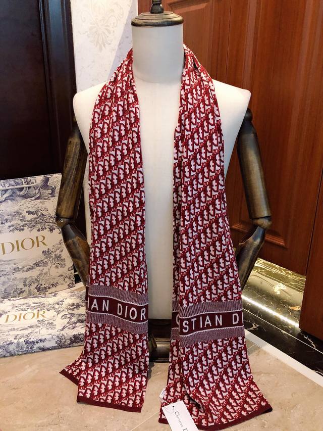 Dior 迪奥 同步专柜 高端羊绒针织围巾 可正式 可随意 非常classical的男款设计 这款织法比较难 又很费纱线 工艺难度非常大 这样的老花男款围巾 绝