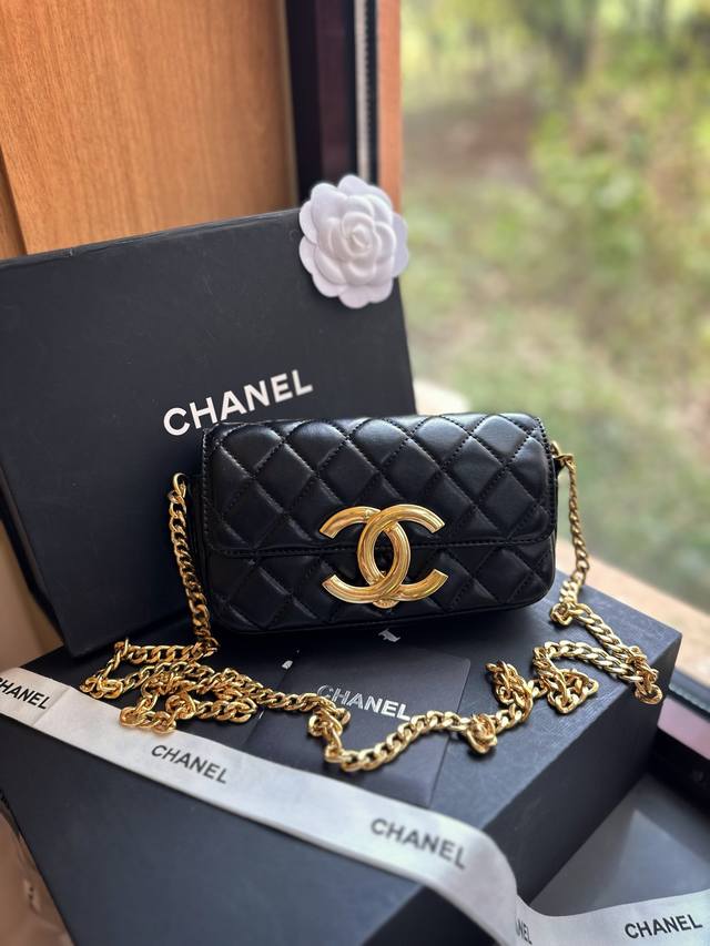 折叠礼盒官网飞机盒 Chanel 中古 链条包 黑色系的搭配很适这季节 复古氛围感瞬间拉满 尺寸18