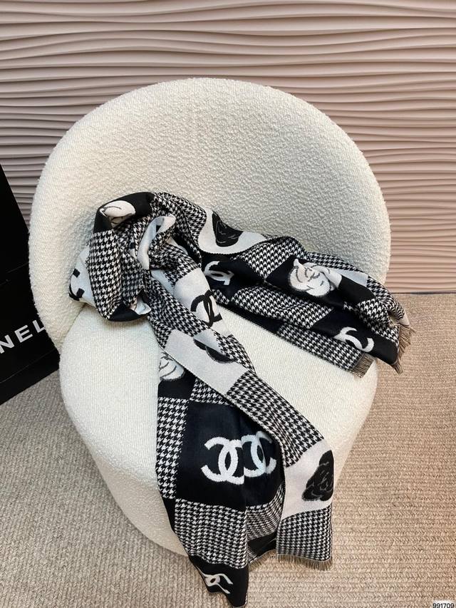 P 折叠盒 新款提花双面围巾 Chanel香奈儿双面可用 羊毛手感超级厚实柔软舒服 自带高级气场 稳稳的 高段位