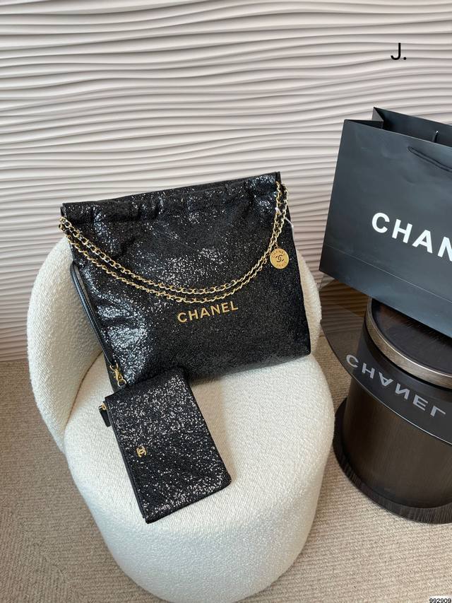 垃圾袋 香奈儿金币包 Chanel22Bag真的太美啦 高级的情冷感扑面而来 超级酷 可盐可甜 给你淡淡的清新 日常出街首选 尺寸 35 35