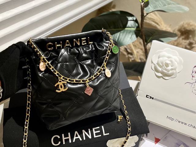 折叠礼盒 Chanel 23P宝石小福袋 Mini Tote 颜色的搭配很适这季节 复古氛围感瞬间拉满 尺寸16 18Cm