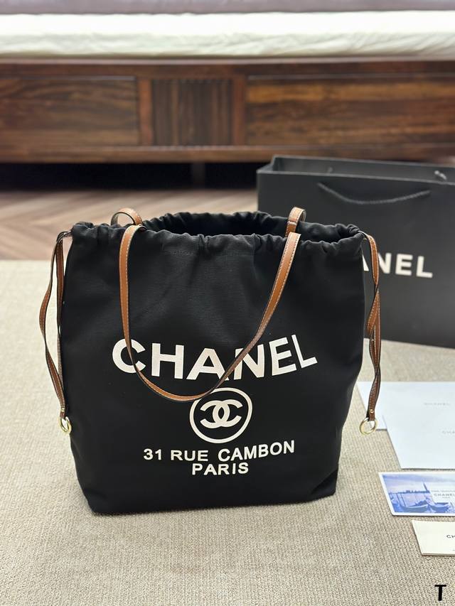 帆布 Chanel 23K大托特包 慵懒随性又好背 上身满满的惊喜 高级慵懒又随性 彻底心动的一只 Size 33 40Cm