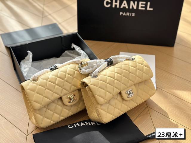 折叠盒 Chanel经典cf 经典不过时 牛皮面料 金标银标 时装 休闲 不挑衣服 尺寸23Cm
