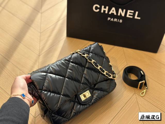 Chanel新品 牛皮质地 时装 休闲 不挑衣服 尺寸28*19Cm