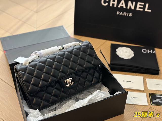 全套包装 Chanel经典cf 经典不过时 牛皮面料 时装 休闲 不挑衣服 尺寸25Cm