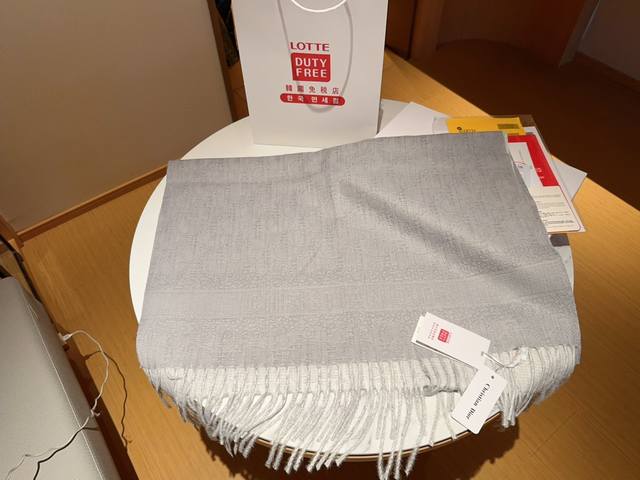 迪奥dior 秋冬羊绒围巾 尺寸 1 礼盒包装手提袋