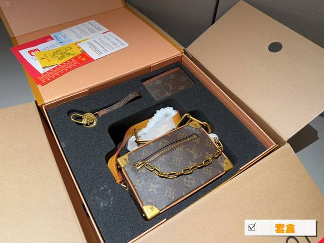 高版本 Lv 路易威登 盒子包钥匙扣卡包 组合套盒套装 尺寸18Cm 礼盒包装飞机箱