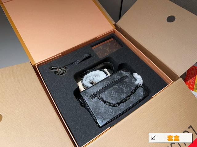 高版本 Lv 路易威登 盒子包钥匙扣卡包 组合套盒套装 尺寸18Cm 礼盒包装飞机箱