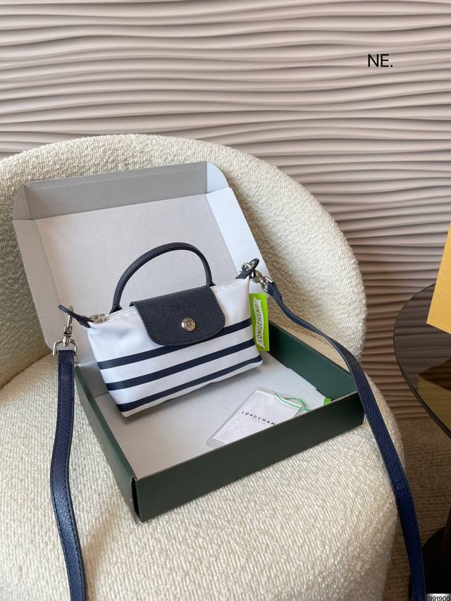 配盒 珑骧mini饺子包 最近风很大的一款喔 Longchamp质量超好 尺寸17 10