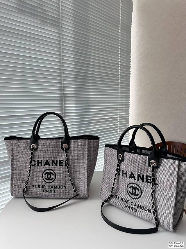 大号 小号 Chanel 新款香奈儿沙滩包购物袋 Chanel沙滩包每年都会出新的款 跟老款不同的logo装饰更加高端大气 容量超级可妈咪包 简约休闲的设计深受