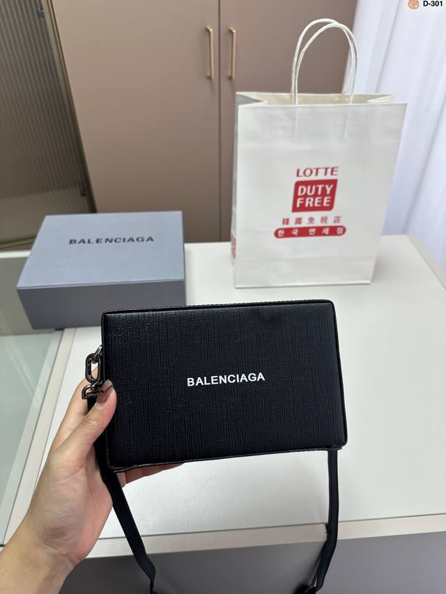 Balenciaga 巴黎世家盒子包斜挎包 超硬挺有型 男女同款 无论手感材质还是颜值 简直完美了 超帅且小众 D-301尺寸1 12配盒