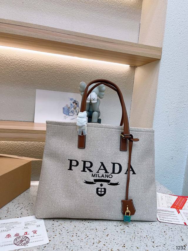 普拉达托特包 Prada时髦精品 大容量 超级可 上身绝绝子 尺寸41 32