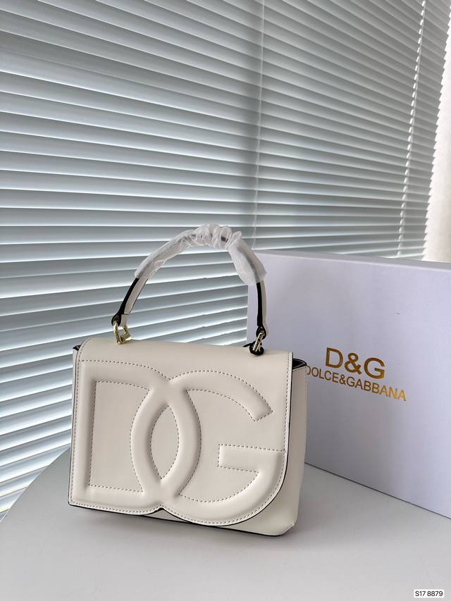 配盒子 Dg托特 Dolce Gabbana 杜嘉班纳 超高级的极简风设计 独特的艺术气息 颜值高 集美必入 尺寸 20 16 货号8879