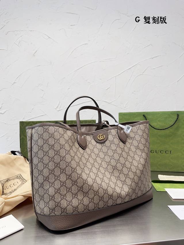 Gucci 购物袋 古奇发现一-款可以随便一塞就出门的酷奇ophidiatote购物袋 -定是最适合洒脱随性的小仙女了 这款tote购物袋虽然看起来普通 它整体