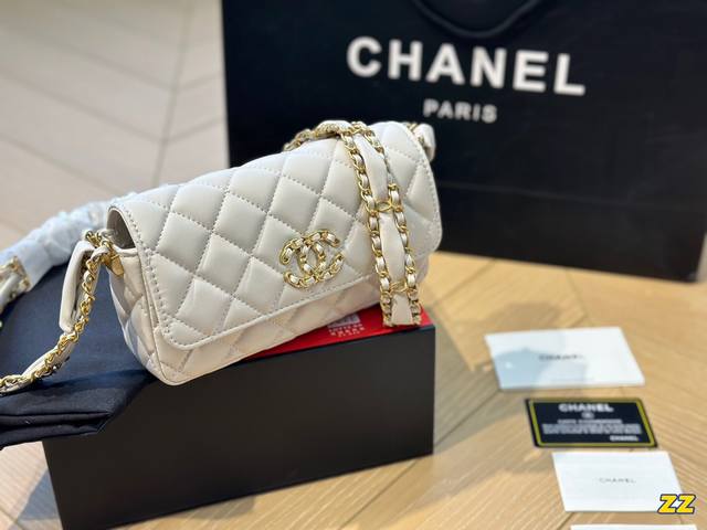 折叠盒 Chanel 翻盖包 慵懒随性又好背 上身满满的惊喜 高级慵懒又随性 彻底心动的一只 Size 19*11Cm