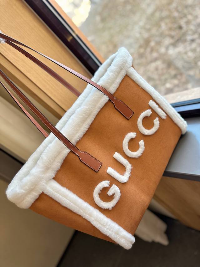 羊羔毛 Ddd Gucci 限定新品 Tote购物袋 Ddd Gucci古奇发现一-款可以随便一塞就出门的tote购物袋 -定是最适合洒脱随性的小仙女了 这款t
