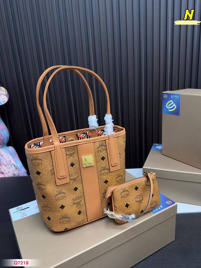 配礼盒 Ddd Mcm子母 购物袋 小号 Ddd Jp购物袋拥有随和的款式兼具实用性和多变性 选用visetos 印花涂层帆布精制而成 堪称旅行或日常生活的理想