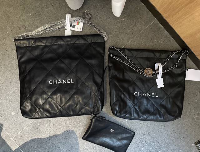 褶皱皮 折叠礼盒包装 Ddd Chanel 23A新款 褶皱小牛皮 22Bag 以数字命名的 垃圾袋 2021 年10 月 Chanel 品牌艺术总监virgi