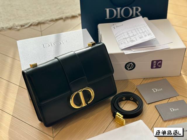 折叠盒 Ddd Dior 蒙田新款 太好看了dior Montaigne蒙田30款 极简的魅力 带着随性的慵懒感觉一直对黑色的包包不怎么喜欢 直到今天看见迪奥新
