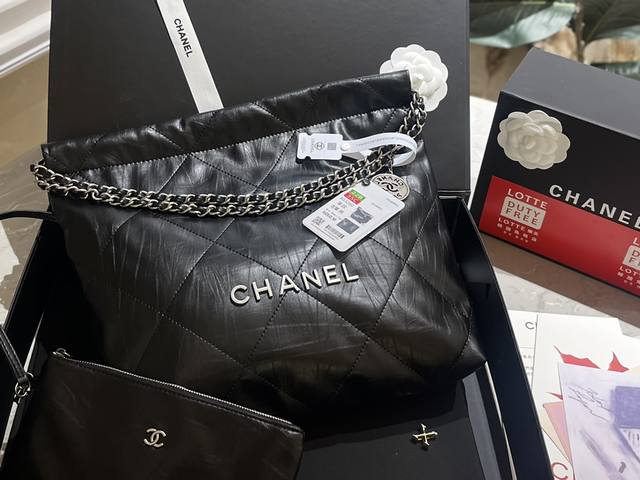 新款褶皱牛皮 折叠礼盒 Ddd Chanel 23A新款 褶皱小牛皮 22Bag 以数字命名的 垃圾袋 2021 年10 月 Chanel 品牌艺术总监virg