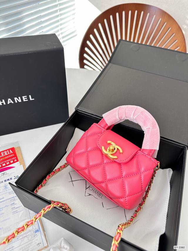 配折叠盒子 Chanel 23K 香奈儿kelly Ddd Chanel 又一只复古时尚轮回的包公 1997Kelly 再度回归 小号超级嗲 巴掌大小装不了什么