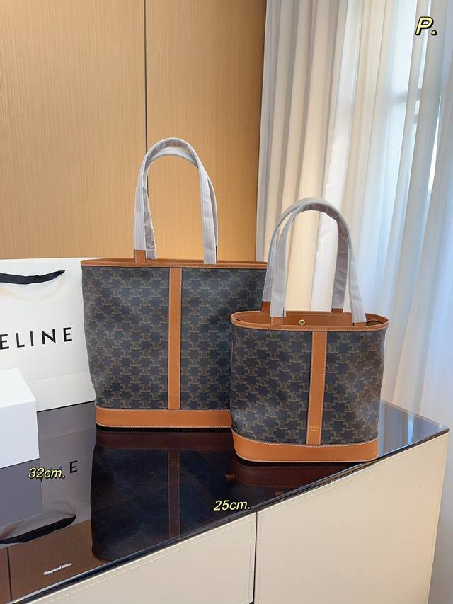 Celine 赛琳tote新品购物袋 连韩国人气ig女王blackpink Lisa都抢先在12月时于机场时髦揹著露脸 也让赛琳 成为问询度极高的产品 不光辨识