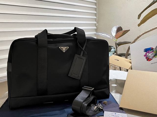 原单 Prada 旅行袋 慵懒随性又好背 上身满满的惊喜 高级慵懒又随性 彻底心动的一只 Size 45 30Cm