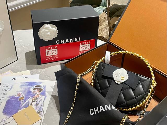 大号 折叠礼盒 Chanel 24C 呼啦圈 圆环蝴蝶结宝 这次香奈儿上新提前预购买的小东东 呼啦圈当然是必入的啦廳太可爱了 还入了盒子包 盒子包从2W涨到逼近