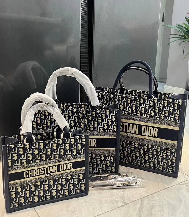 Dior新款锁边托特tote 超实用的3个尺寸 新颜色购物袋 出游必备单品 26Cm小 35Cm中 41Cm大