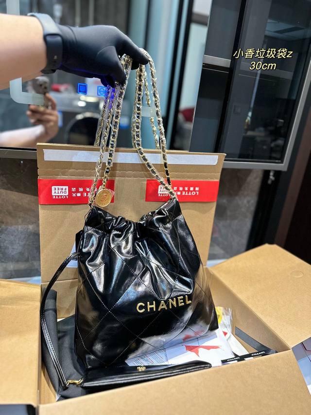 Chanel 香奈儿千呼万唤的22Bag 今年火遍全网的垃圾袋 不多说啦直接上现货 搜索 小香家 垃圾袋 尺寸30