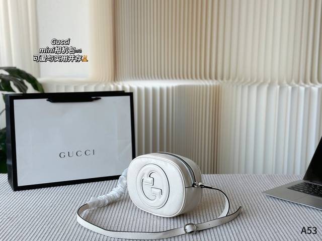 折叠礼盒包装 Gucci 古驰新款mini相机包 大椭圆包含着小圆gucci Logo 上身肩带调节 可爱与实用并存 非常百搭的一款包包哟 尺寸 21-8-16