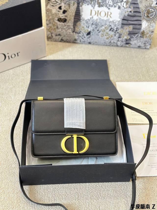 复刻版 牛皮 Dior 蒙田新款 太好看了dior Montaigne蒙田30款 极简的魅力 带着随性的慵懒感觉一直对黑色的包包不怎么喜欢 直到今天看见迪奥新出