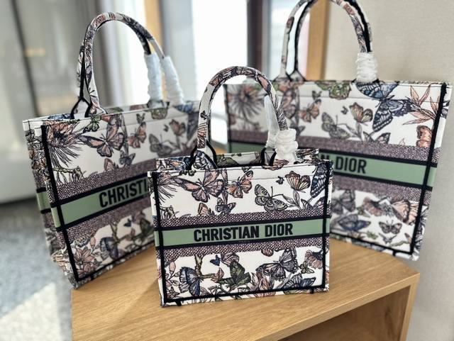 礼盒包装 Dior托特tote 超实用的4个尺寸 新颜色购物袋 出游必备单品 尺寸 26Cm小 35Cm中 41Cm大