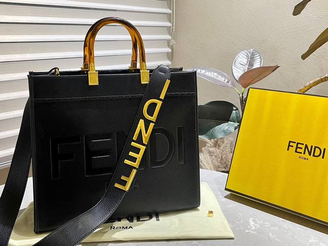 尺寸 35 30Cm Fendi Peekabo 购物袋 经典的tote造型 托特包 - 点击图像关闭