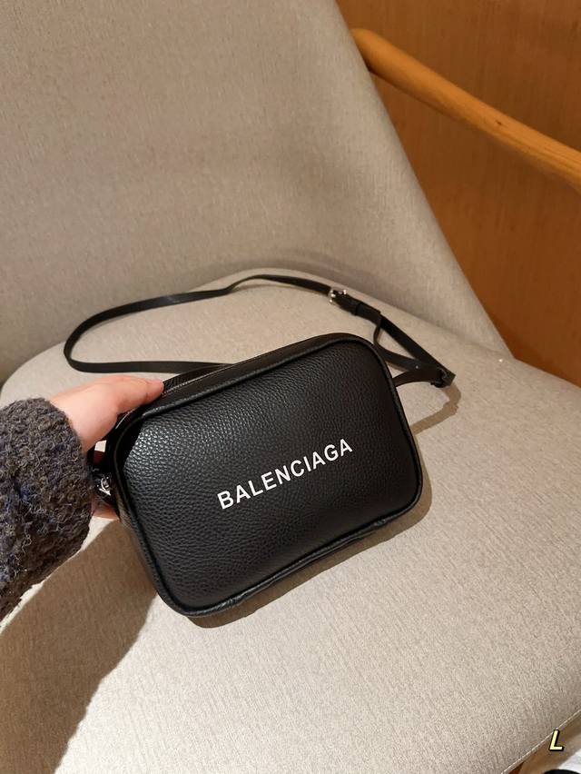 巴黎世家balenciaga 经典相机包 尺寸20Cm 礼盒包装