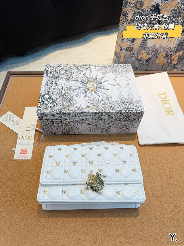 配礼盒 Dior 新款蝴蝶链条包 颜值在线 推荐 整个拿捏了非常靓好搭配 尺寸 24*7*15Cm