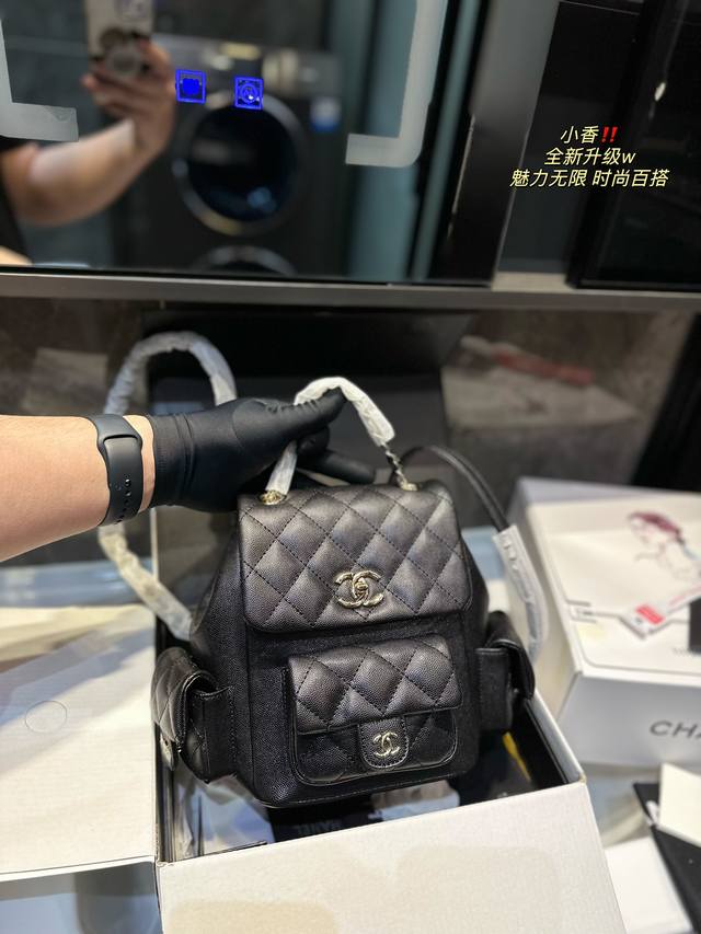 礼盒包装 Chanel24P Duma中号双肩包 口袋设计加上两个个chanel双clogo整包很立体有型 尺寸26 - 点击图像关闭