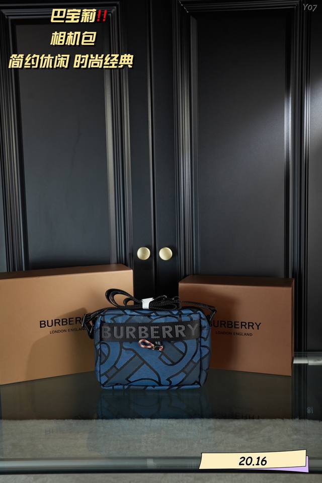 配折叠盒 Burberry巴宝莉 相机包 百搭到没朋友 就是酷 时尚感超强 辦识度很高 材质超轻很能装 上身也帅气 尺寸20.16