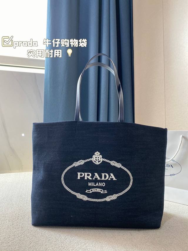 38*30Cm Prada 牛仔购物袋 够大够方便 的的确确是实用且耐用的款 超喜欢它的颜色