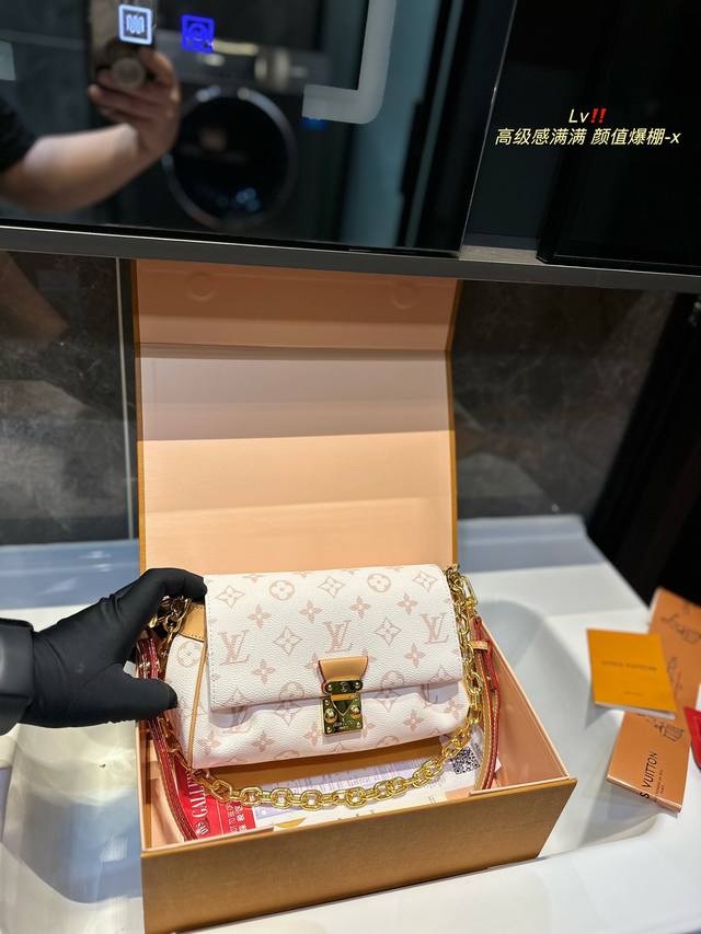 礼盒包装 Louis Vuitton Favorite 饺子包 非常低调耐看 全皮质感满满 多种背法 可盐可甜 尺寸23 14Cm
