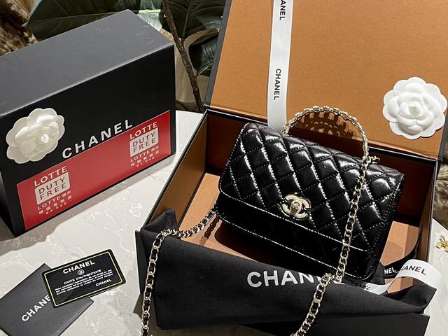 原版皮 折叠礼盒 Chanel 香奈儿 24P 珍珠手柄 美包子 发财包 手柄太惊艳了 容量满足日常需求 美貌与实用并存 精致小女人的小可爱或者优雅lady风都