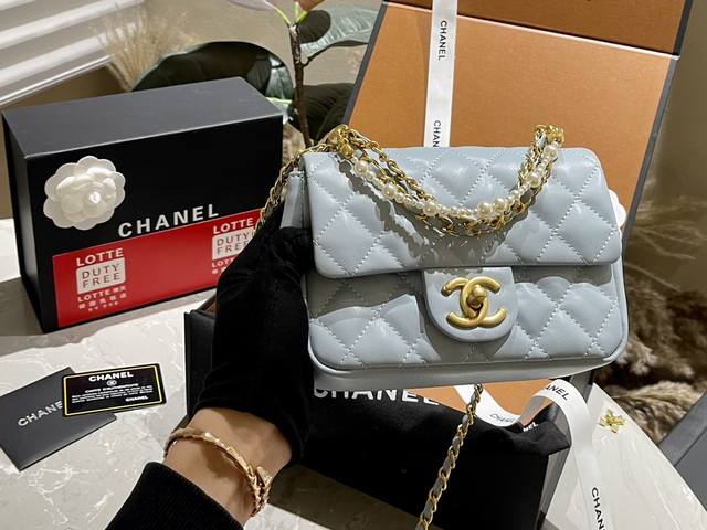 小羊皮 折叠礼盒 Chanel 24P 上新d2珍珠方胖子 就是我心心念念的梦中情包 复古氛围感瞬间拉满 尺寸18Cm