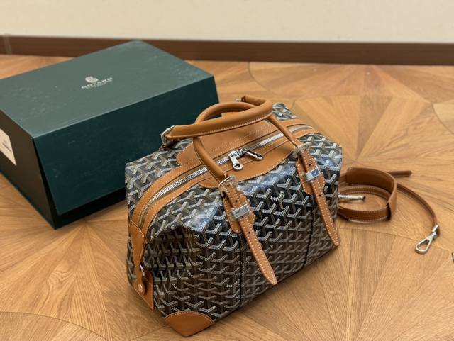配折叠盒 戈雅这是超酷的一只包 可以做健身包 也可做旅行袋 容量超级感人非常的实用 出差三四天背这只包 尺寸:30.19Cm