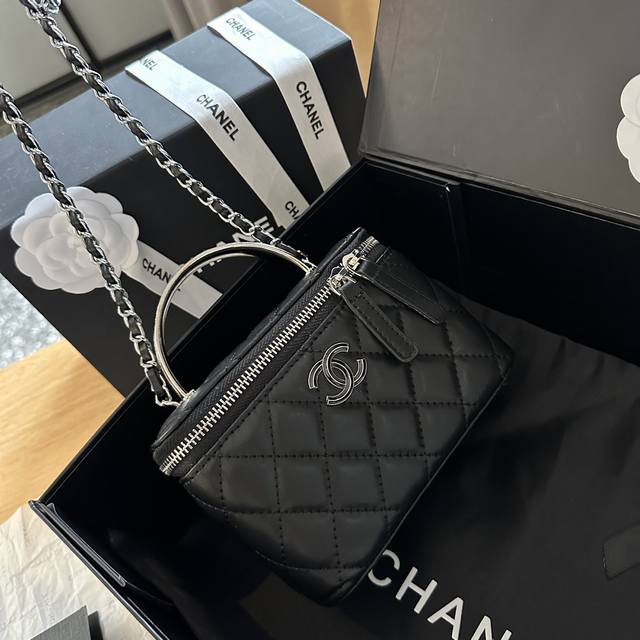 折叠礼盒 新品 Chanel 24P 珐琅手柄化妆长盒子 自带镜子 随身随地可补妆 低调优雅的钌银色手柄镶嵌小钻石 近看很精致 走到哪都能美美哒 五金 全铜钌银