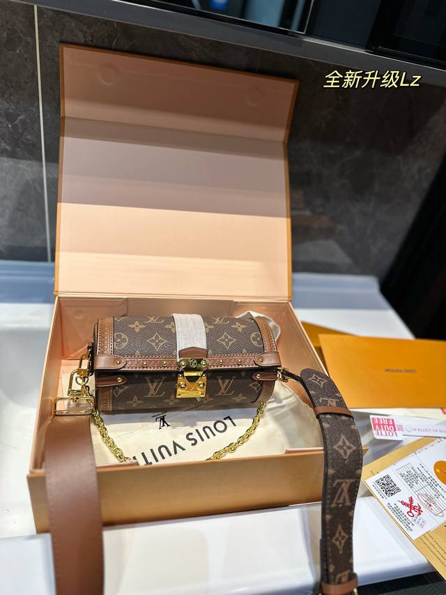 礼盒包装 Lv巴比龙louis Vuitton 2021 Prefall Papillon Trunk 除了monogram老花图案 圆通翻盖锁扣设计 斜挎si - 点击图像关闭